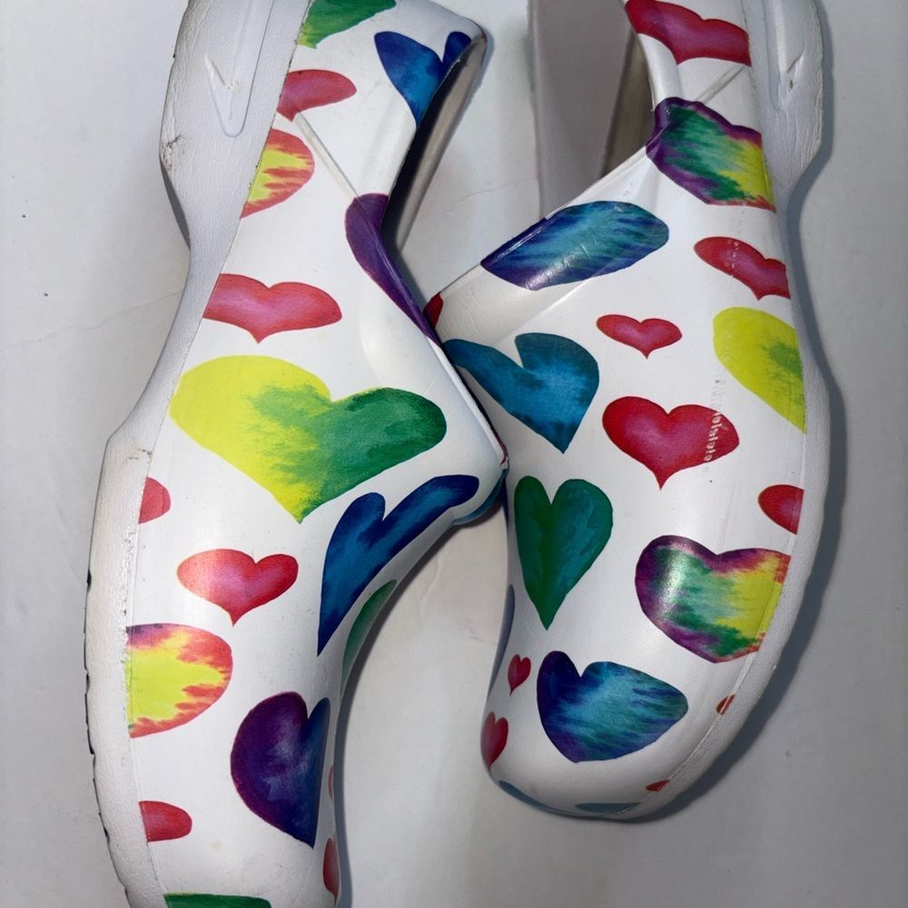 Stepz Vibrant Heart Pattern Women's Mules/clogs nursing shoe Sz 10